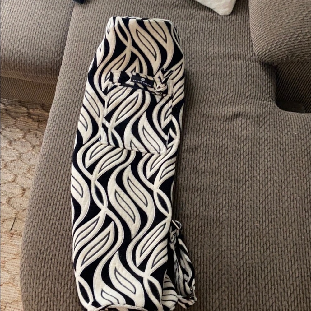 Hugger mugger yoga mat tote